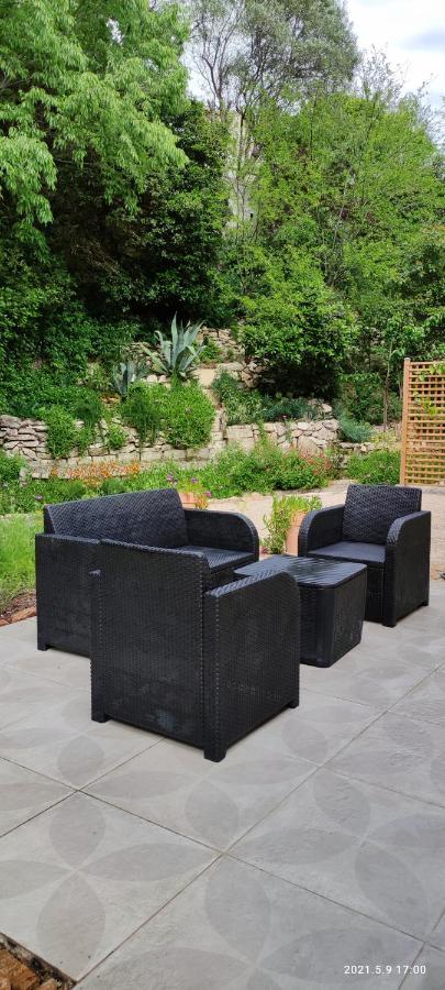 Belle Dependance De 30M2 Avec Terrasse Et Jardin Appartement Villeneuve-lès-Avignon Buitenkant foto