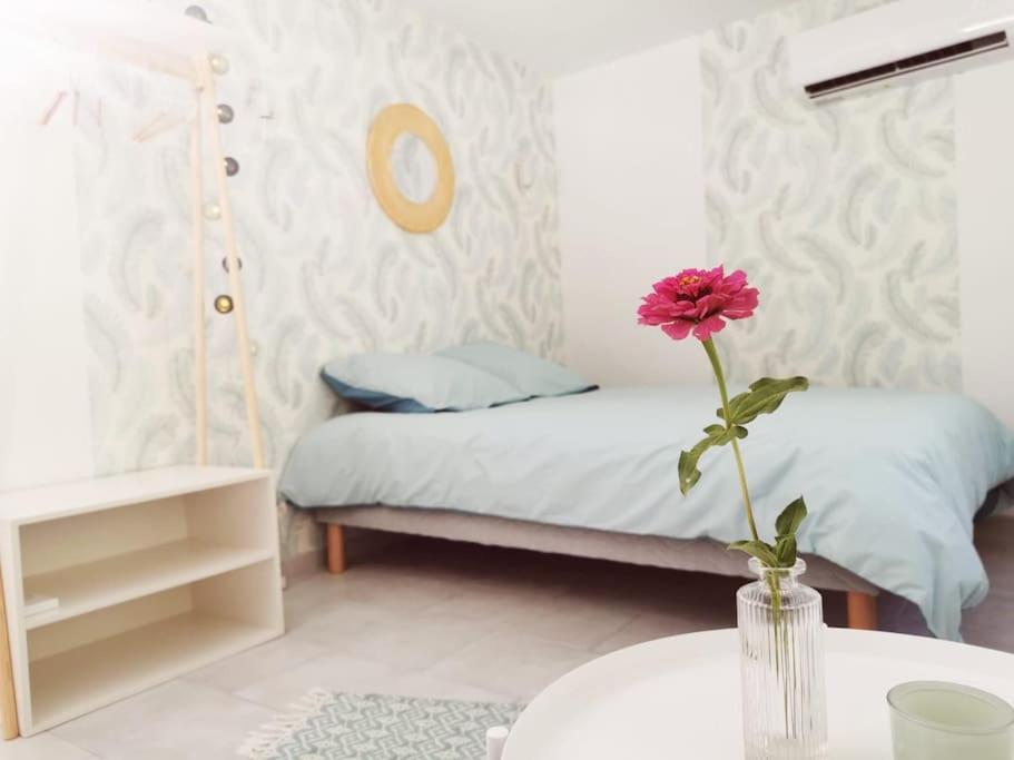 Belle Dependance De 30M2 Avec Terrasse Et Jardin Appartement Villeneuve-lès-Avignon Buitenkant foto